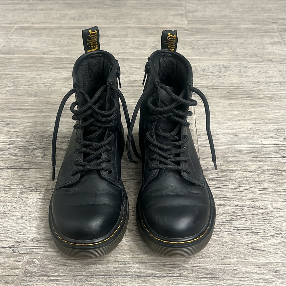 Youth  Dr Martens size 2